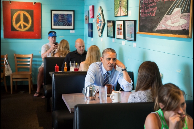 Obama at Magnolia Cafe in Austin, Texas